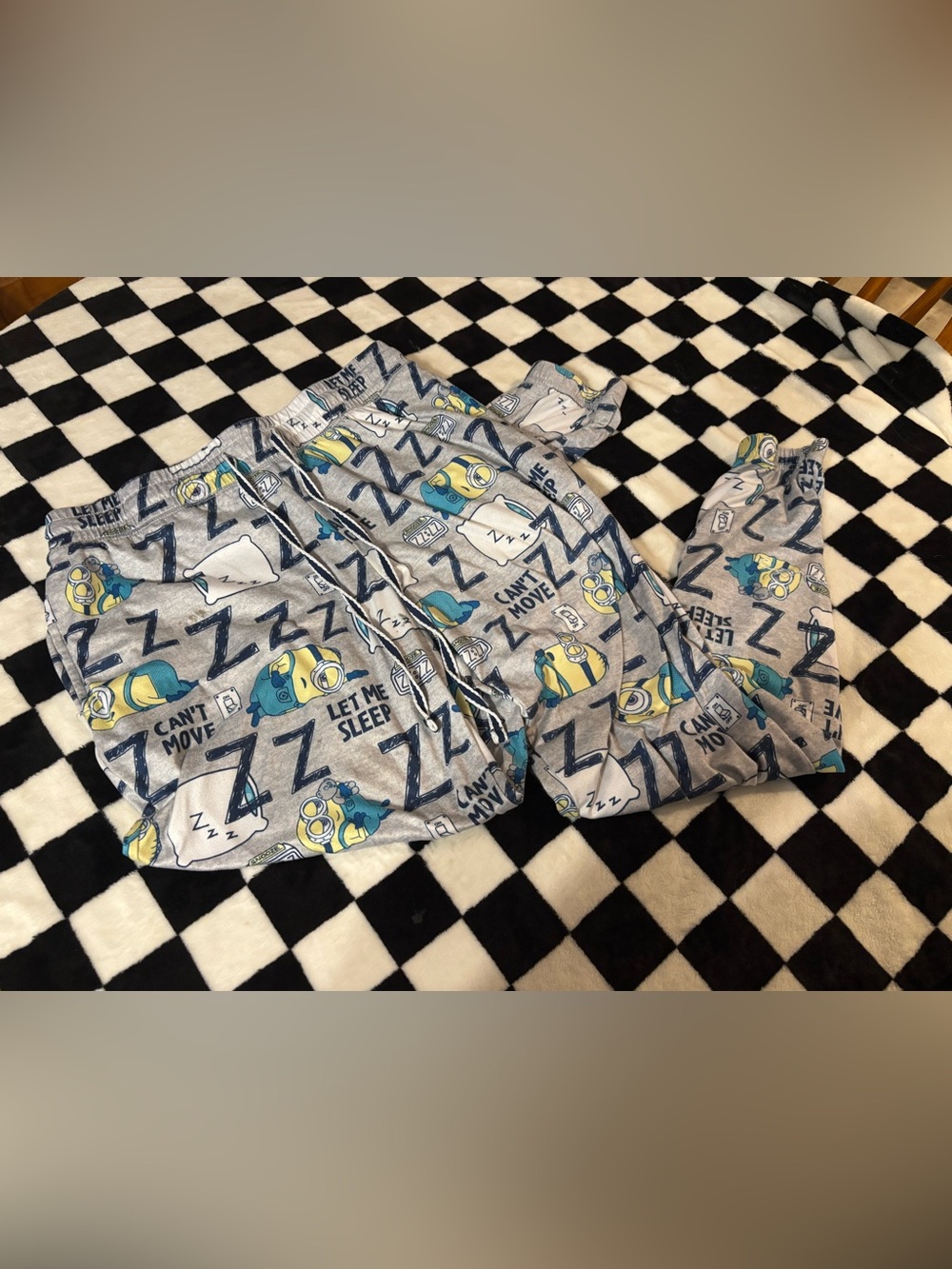 Free on bundle medium minions pjs stained